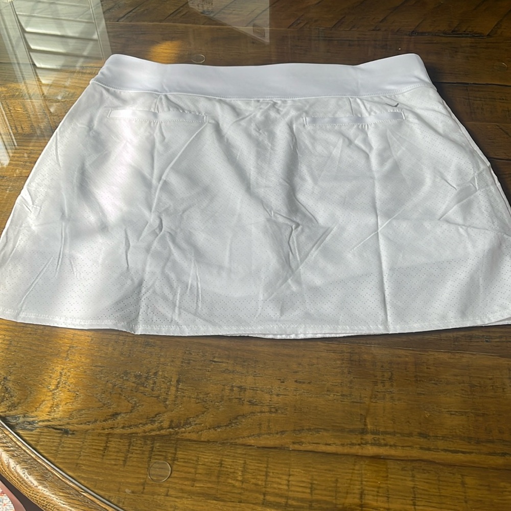 NWT Callaway woman’s Skort. White. Size L